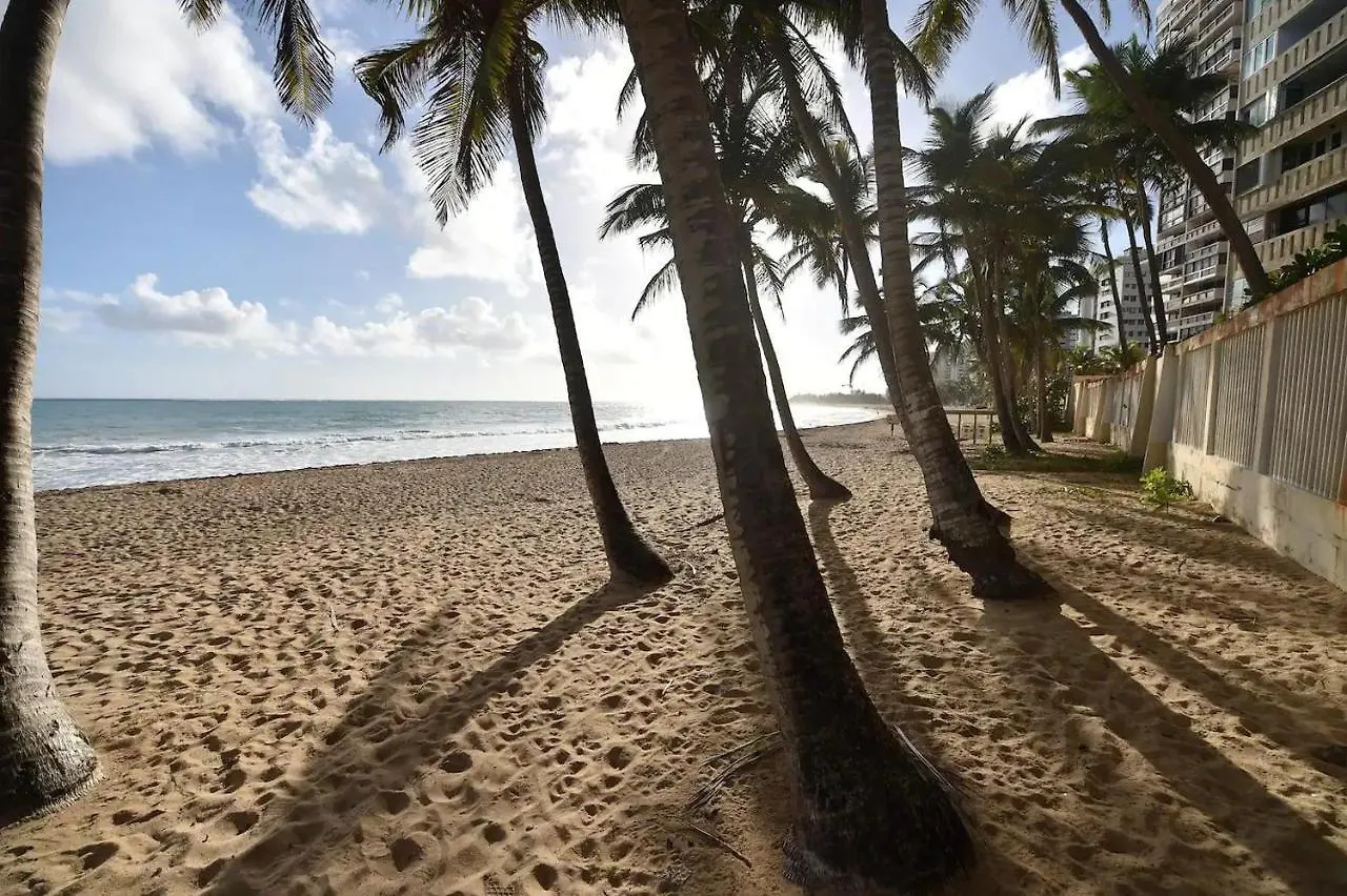 Kasa Ocean Breeze Beachfront Condo Pool San Juan